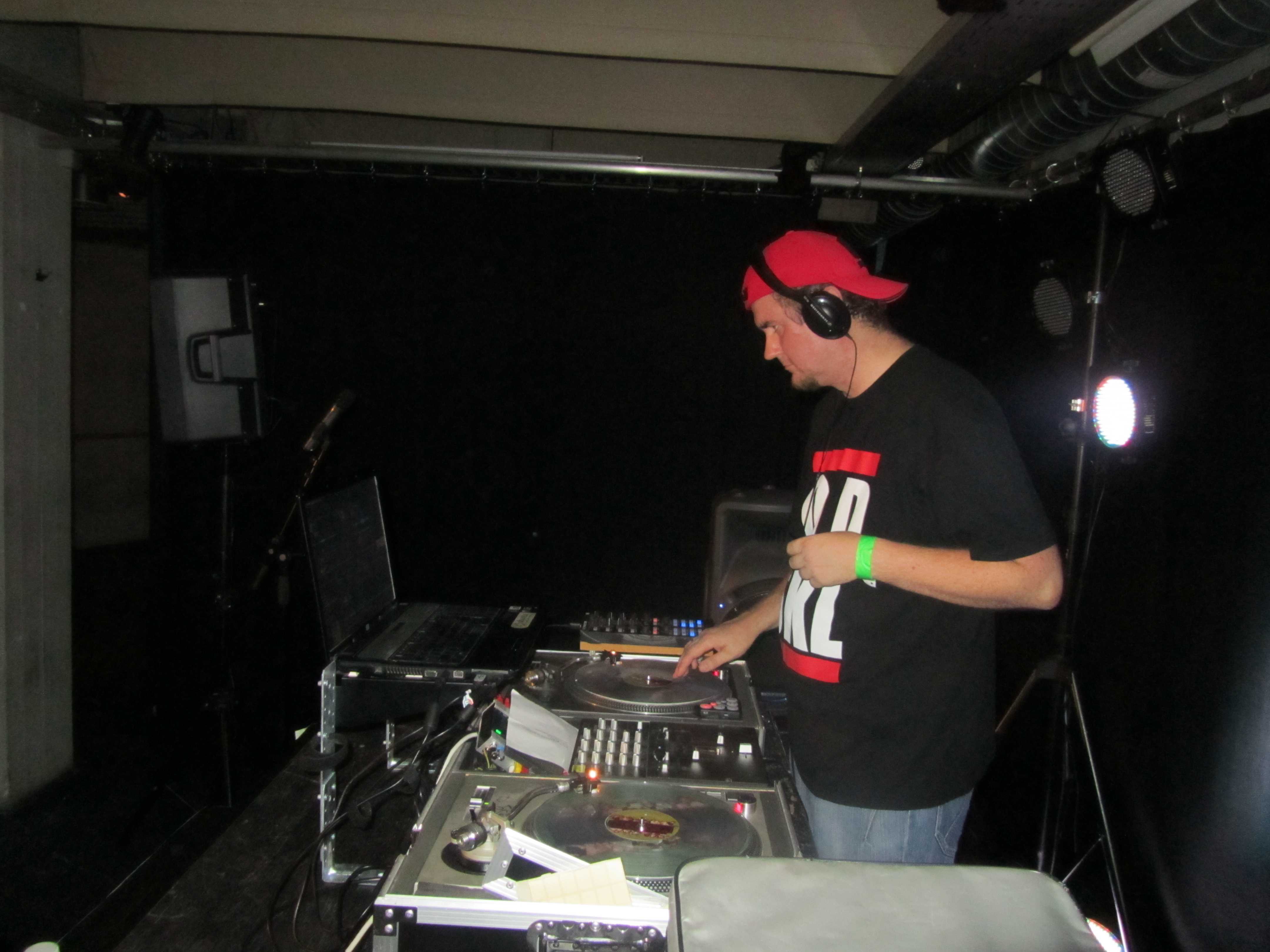 Tribes_Festival_2011_-_DJ_BusyR_29.jpg
